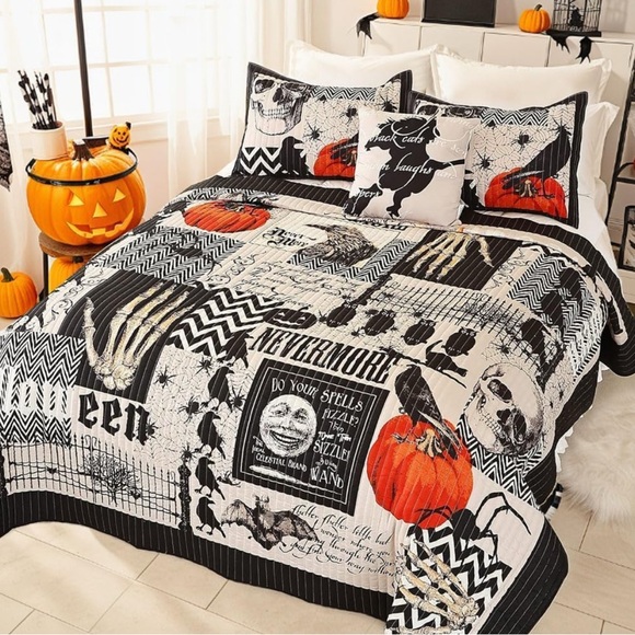 Other - 3PC Queen Halloween Themed Quilt Set-Black And Orange-Excellent Condition🎃